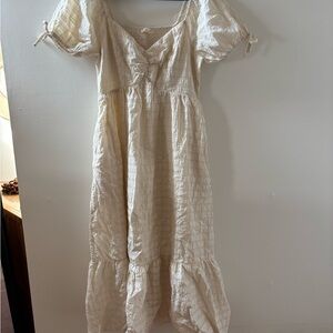 NWOT Illa Illa Cream Maternity Maxi Dress